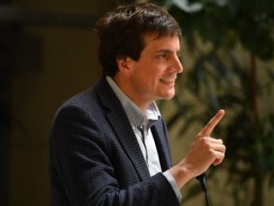 Schalper oficia a autoridades por respaldo al cuento infantil trans “Ariel es una niña”