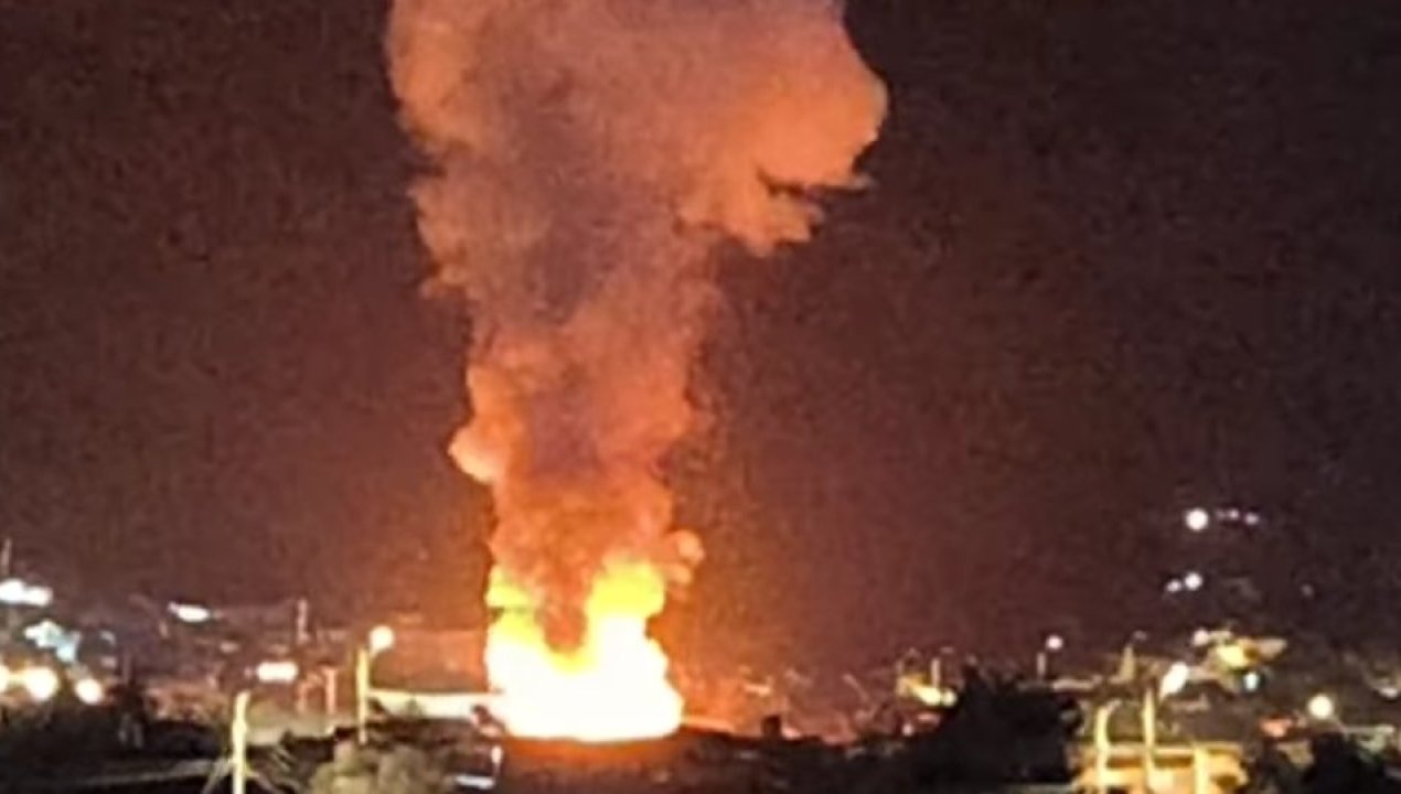 /local/incendio-de-proporciones-consume-por-completo-un-inmueble-en-taltal