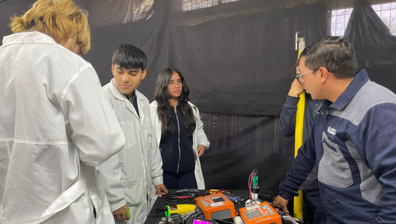 /frontel-finaliza-dos-anos-de-trabajo-con-su-programa-liceos-electricos-en