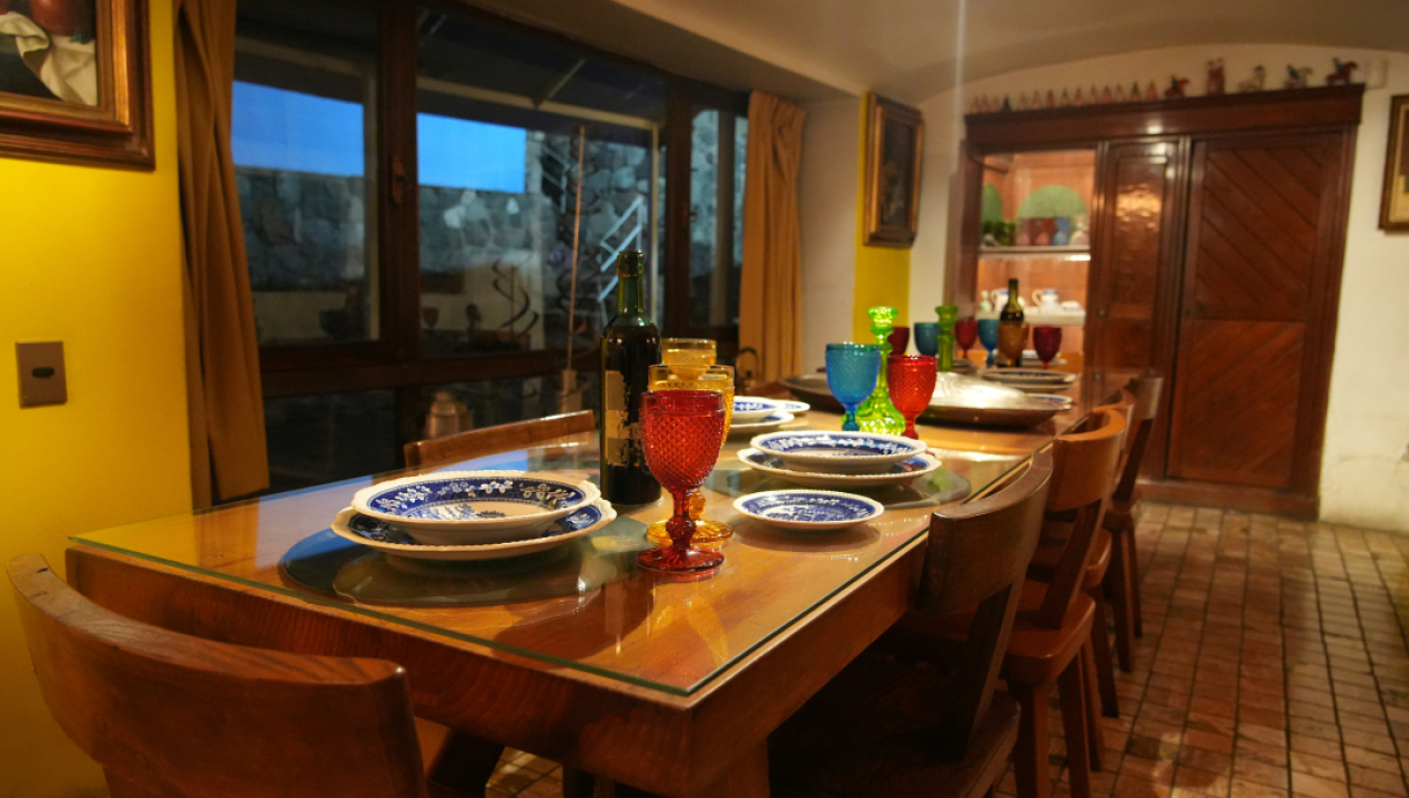 /la-chascona-vuelve-a-abrir-sus-puertas-de-noche-un-recorrido-por-las