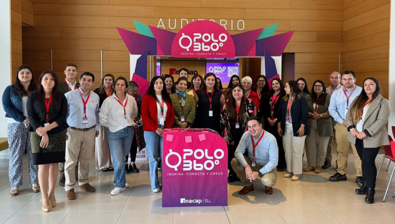 /curico-recibe-reconocimiento-en-simposio-empresarial-inacap