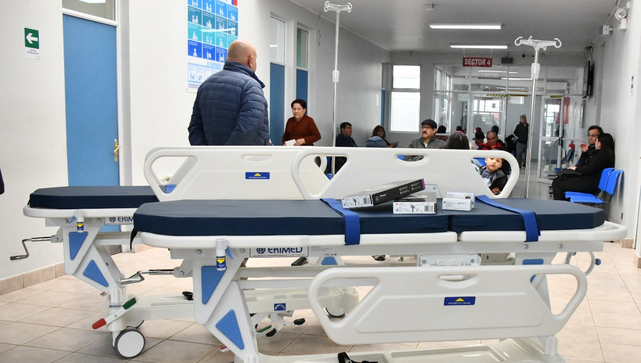 /municipio-renueva-camillas-clinicas-en-cesfam-mateo-bencur-y-sar-damianovic