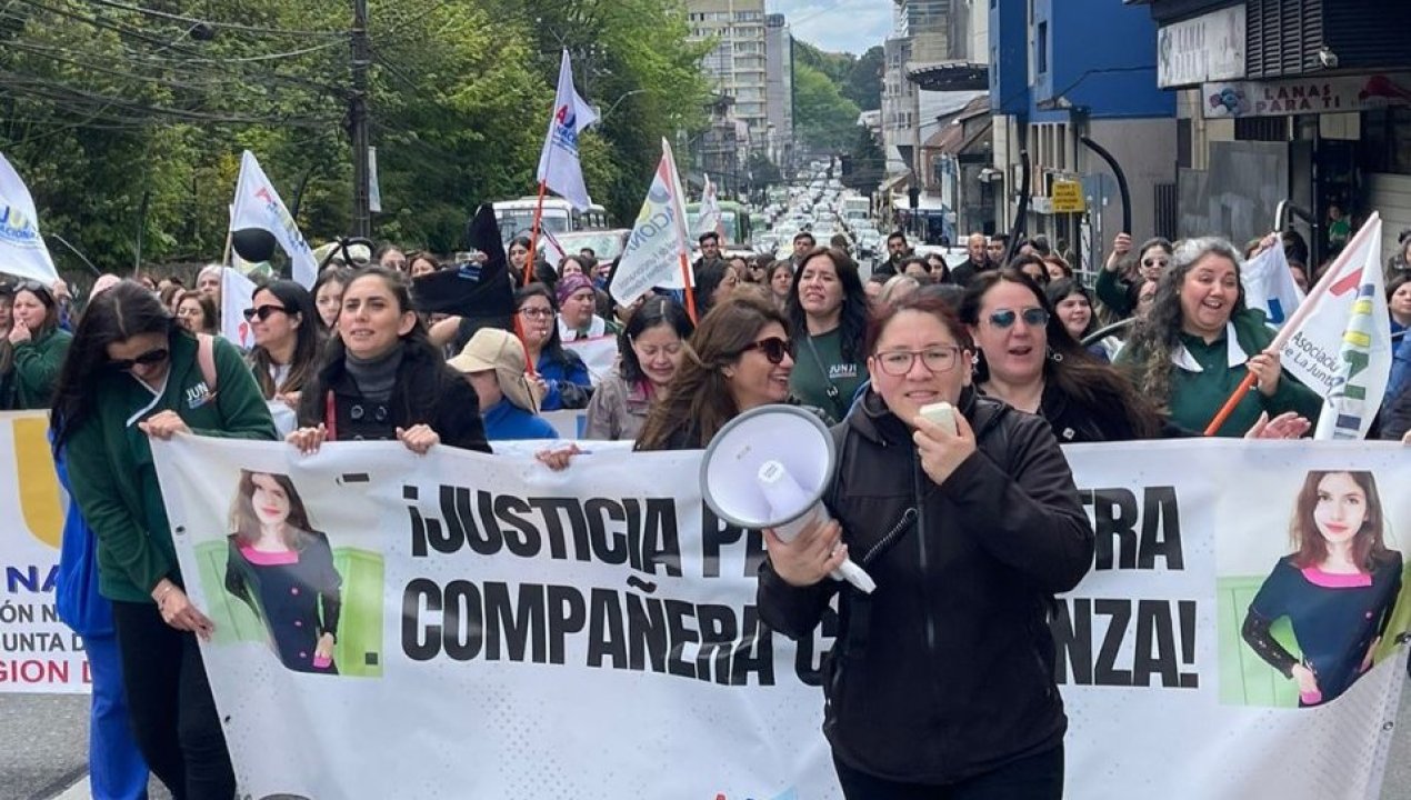 /actualidad/educacion/junji/funcionarios-y-funcionarias-de-la-junji-iniciaron-paro-nacional-de-48-horas