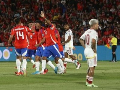 La Roja cierra el año quedando a cuatro puntos del repechaje para ir al mundial