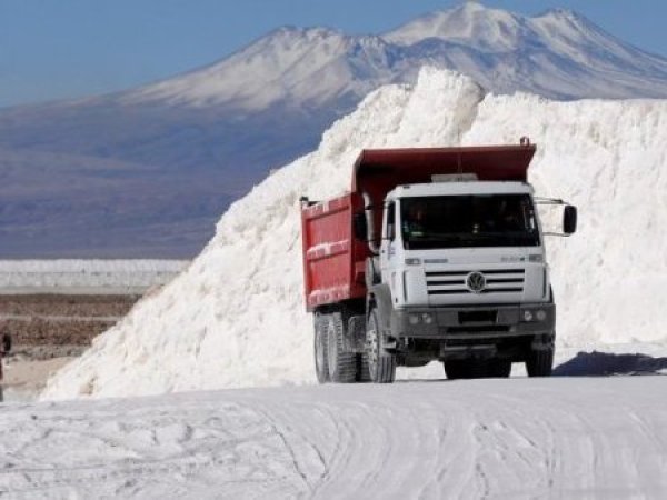 Empresas chinas desisten de construir plantas de producción de baterías de litio en Chile