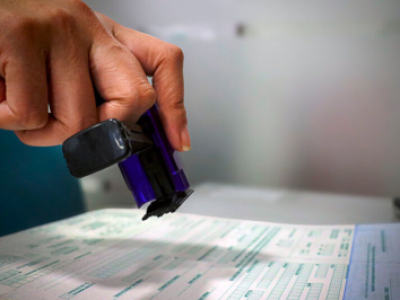 Ministerio Público identifica a 42 funcionarios que viajaron durante licencias médicas