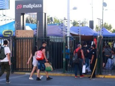 Madre acusa exceso de fuerza de guardias tras muerte de hijo con esquizofrenia en Mall Plaza Vespucio