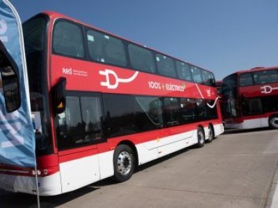 Apenas horas después de su lanzamiento, un bus eléctrico RED protagonizó un choque