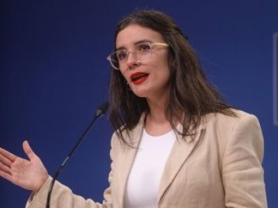 “Chile necesita esa aclaración”: Vallejo emplaza a Kast por su plan de recortes