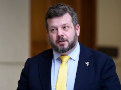 “Sacar al curaito del baño”: la fuerte comparación de Johannes Kaiser sobre el gobierno de Boric