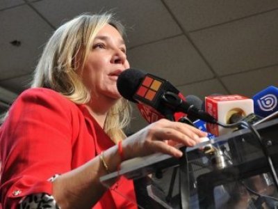 Funan a Pepa Hoffmann en Valparaíso y advierte con llamar a Carabineros