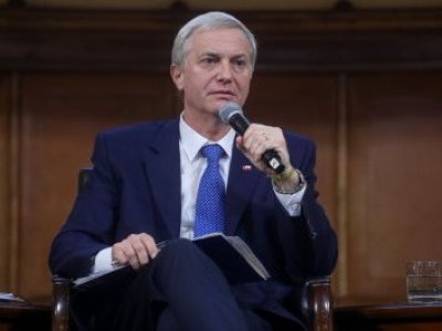 Candidato José Antonio Kast aclara polémica por uso de celular en debate