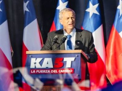 Aseguran reunión entre Kast y Milei: buscaría sumar a figura clave a su futuro gabinete