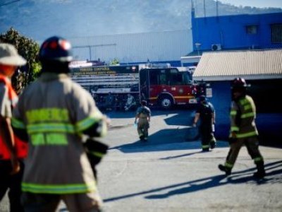 Denuncia por disparos obliga a retirar a Bomberos durante incendio en Concepción