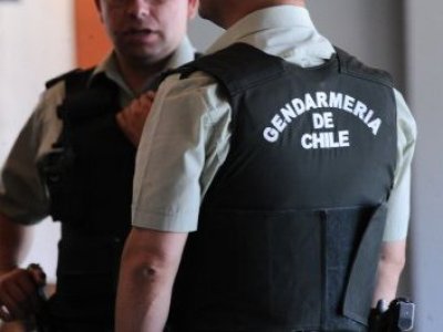 Gendarmería remueve a dos funcionarios tras error que liberó a imputado en Centro de Justicia