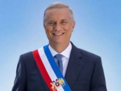 Futura ministra vocera defiende retrato oficial de Kast por uso del escudo