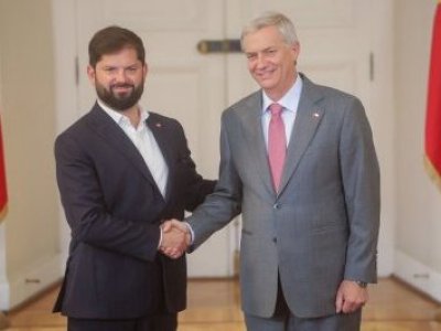 Chilenos optimistas con el próximo gobierno mientras Boric mejora sus números de aprobación