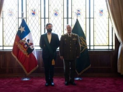 Presidente Boric es condecorado como Alguacil Mayor por Carabineros