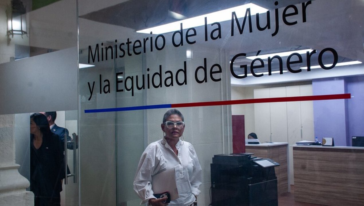 /actualidad/gobierno-mantendra-salida-de-directora-del-sernameg-tras-su-licencia-medica