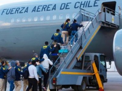 Primer vuelo de expulsión de inmigrantes despegará este jueves desde Santiago