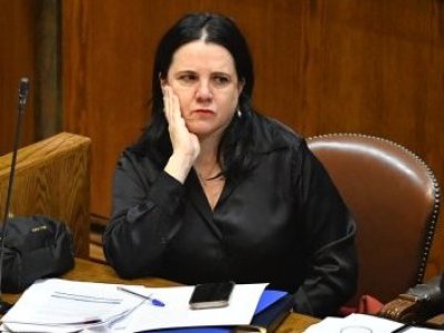 Ministra Steinert declara sociedad con abogado ligado a causas de narcotráfico
