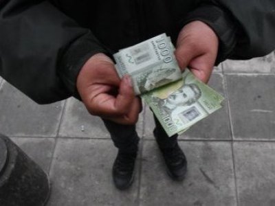 Gobierno modifica propuesta de sueldo mínimo y plantea alza superior a 14 mil pesos