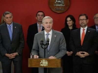 Postergan discusión del sueldo mínimo y aumentan críticas al Gobierno