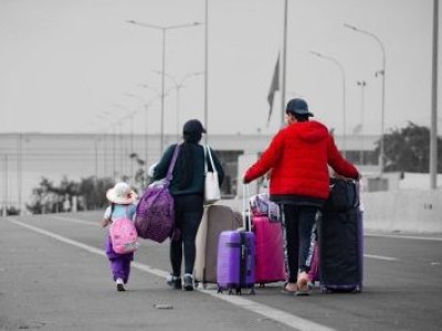 Gobierno y oposición chocan por expulsiones de migrantes irregulares
