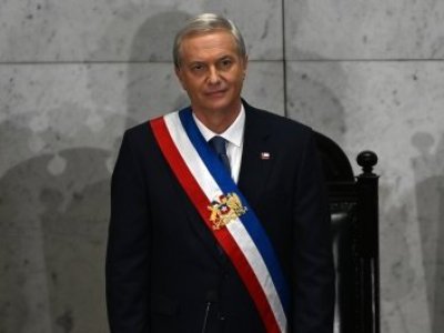 Panel Ciudadano UDD: 37% evalúa positivamente la Cuenta Pública de Kast y un 70% apoya el Registro de Vándalos