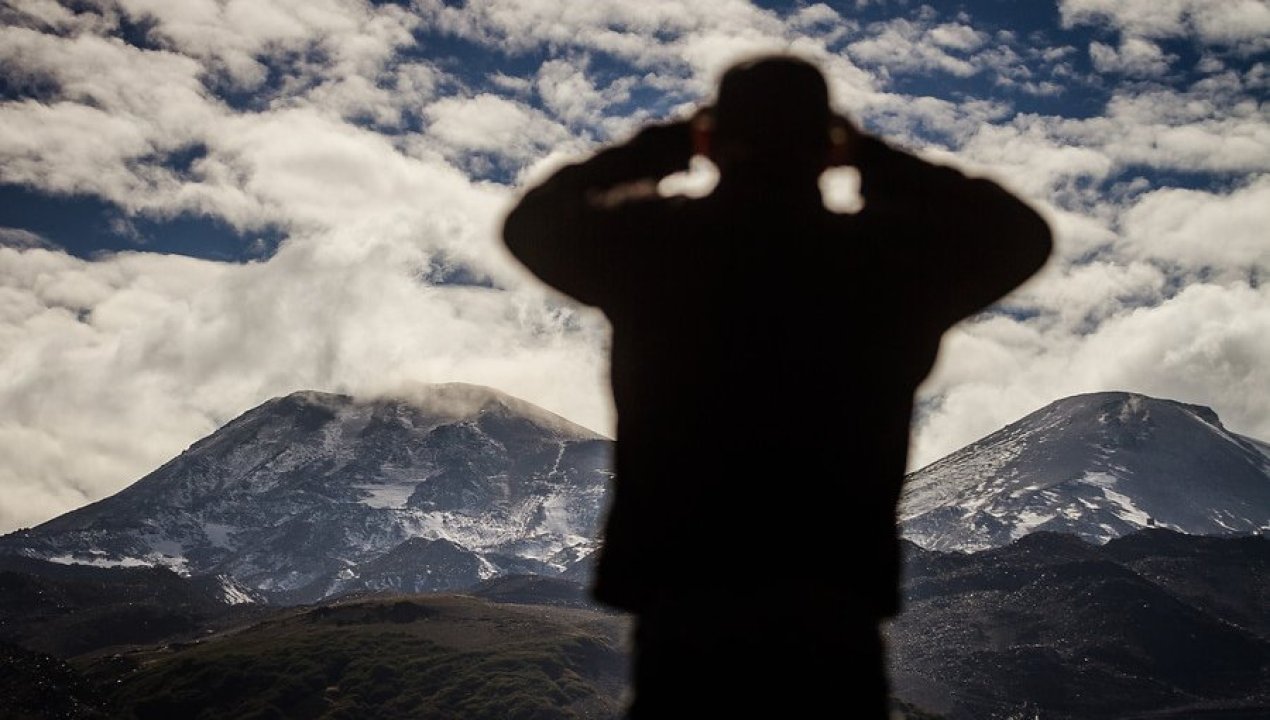 /regionales/region-del-nuble/detectan-pulsos-de-ceniza-en-volcan-nevados-de-chillan-y-mantienen-alerta