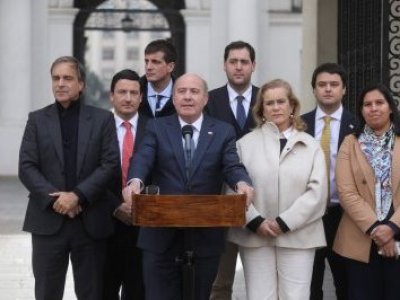 Ejecutivo anuncia baja en valor de las bencinas y combustibles: disminución partirá desde los 100 pesos por litro.