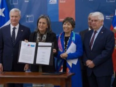 Autoridades firman convenio para reducir listas de espera médicas