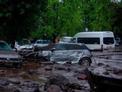 Decretan zona de catástrofe para Las Condes tras aluvión