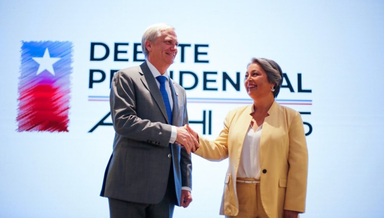 /magazine/tarotista-anticipa-posible-vuelco-en-la-carrera-entre-jara-y-kast