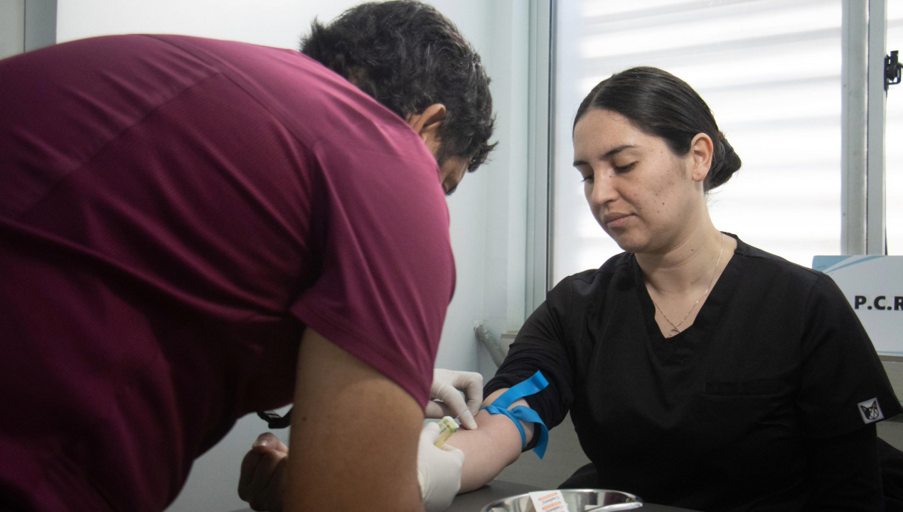 /laboratorio-de-diagnostico-molecular-del-hospital-clinico-de-la-universidad